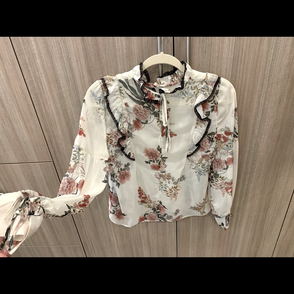 NEW Zara Ruffled Floral Blouse